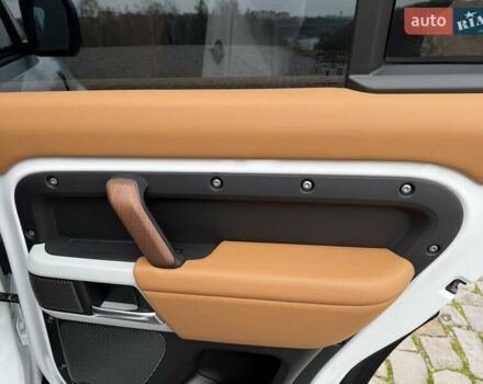 Білий Ленд Ровер Дефендер, об'ємом двигуна 3 л та пробігом 33 тис. км за 89000 $, фото 33 на Automoto.ua