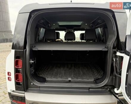 Білий Ленд Ровер Дефендер, об'ємом двигуна 3 л та пробігом 33 тис. км за 89000 $, фото 39 на Automoto.ua