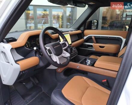 Ленд Ровер Дефендер 2023 у Києві на Automoto.ua Білий Ленд Ровер Дефендер, об'ємом двигуна 3 л та пробігом 29 тис. км за 87715 $, фото 15 на Automoto.ua