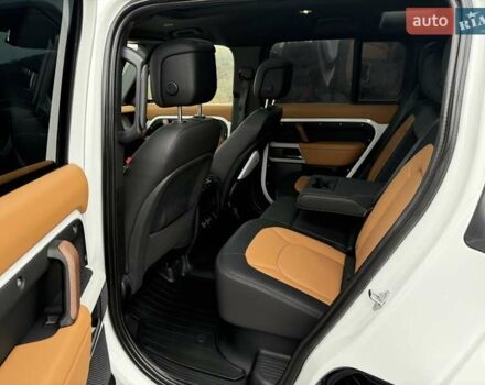 Білий Ленд Ровер Дефендер, об'ємом двигуна 3 л та пробігом 33 тис. км за 89000 $, фото 31 на Automoto.ua