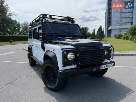 Белый Ленд Ровер Дефендер, объемом двигателя 2.4 л и пробегом 90 тыс. км за 23999 $, фото 1 на Automoto.ua