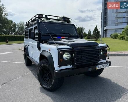 Белый Ленд Ровер Дефендер, объемом двигателя 2.4 л и пробегом 90 тыс. км за 23999 $, фото 1 на Automoto.ua