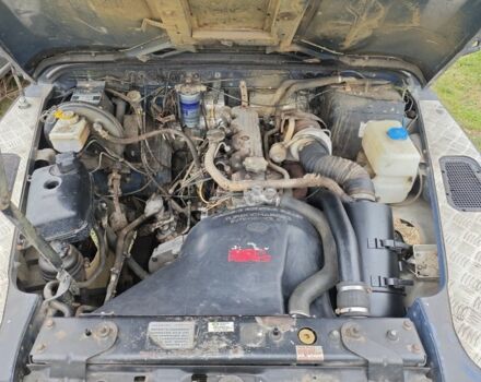 Чорний Ленд Ровер Дефендер, об'ємом двигуна 2.5 л та пробігом 230 тис. км за 7000 $, фото 2 на Automoto.ua