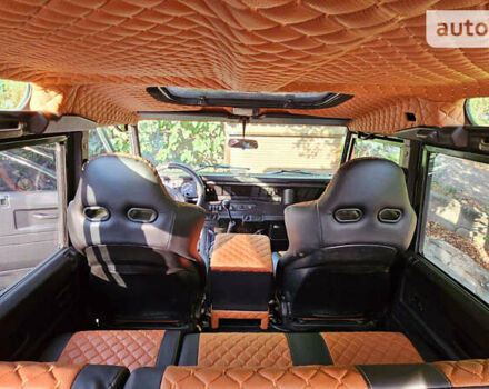 Чорний Ленд Ровер Дефендер, об'ємом двигуна 2.5 л та пробігом 231 тис. км за 56000 $, фото 5 на Automoto.ua