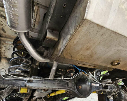 Чорний Ленд Ровер Дефендер, об'ємом двигуна 2.5 л та пробігом 231 тис. км за 56000 $, фото 2 на Automoto.ua