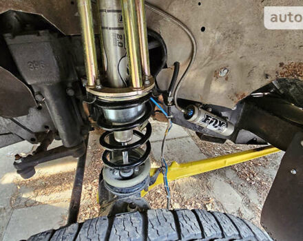 Чорний Ленд Ровер Дефендер, об'ємом двигуна 2.5 л та пробігом 231 тис. км за 56000 $, фото 6 на Automoto.ua