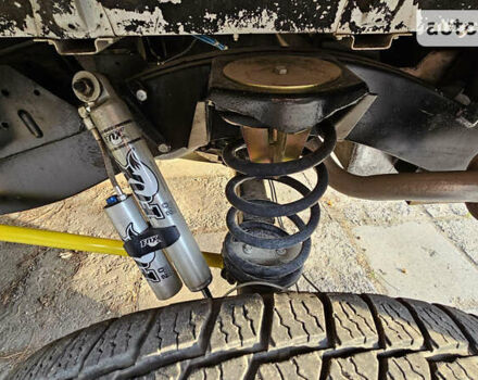 Чорний Ленд Ровер Дефендер, об'ємом двигуна 2.5 л та пробігом 231 тис. км за 56000 $, фото 7 на Automoto.ua