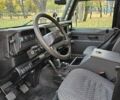 Чорний Ленд Ровер Дефендер, об'ємом двигуна 2.4 л та пробігом 154 тис. км за 24000 $, фото 4 на Automoto.ua