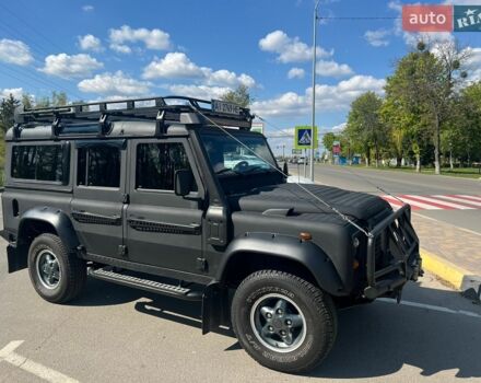 Черный Ленд Ровер Дефендер, объемом двигателя 2.4 л и пробегом 170 тыс. км за 41500 $, фото 2 на Automoto.ua