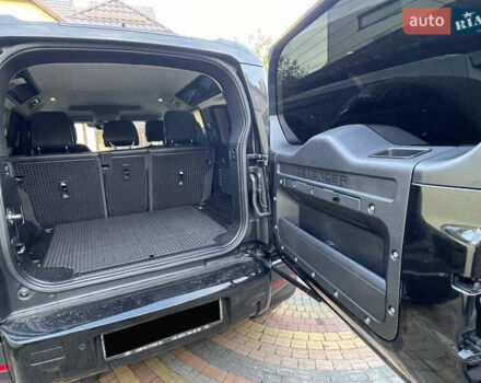 Чорний Ленд Ровер Дефендер, об'ємом двигуна 2 л та пробігом 107 тис. км за 54799 $, фото 61 на Automoto.ua