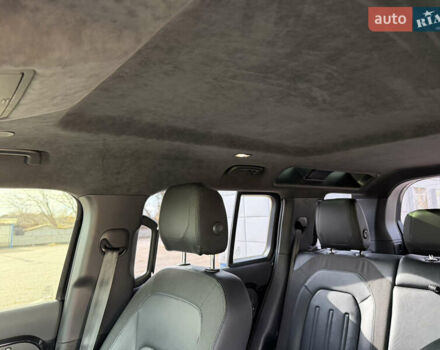 Черный Ленд Ровер Дефендер, объемом двигателя 2 л и пробегом 77 тыс. км за 76000 $, фото 13 на Automoto.ua