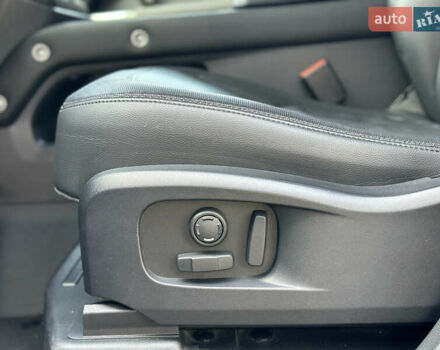 Чорний Ленд Ровер Дефендер, об'ємом двигуна 3 л та пробігом 89 тис. км за 68000 $, фото 27 на Automoto.ua