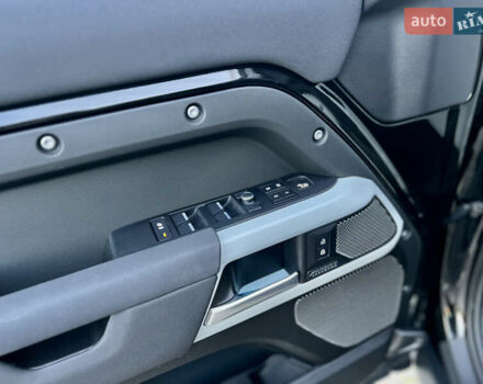 Черный Ленд Ровер Дефендер, объемом двигателя 3 л и пробегом 29 тыс. км за 89500 $, фото 28 на Automoto.ua