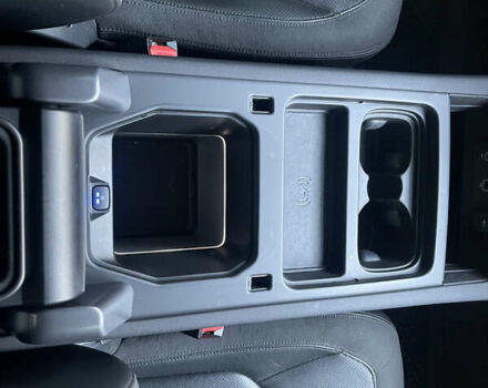 Черный Ленд Ровер Дефендер, объемом двигателя 2 л и пробегом 106 тыс. км за 57000 $, фото 25 на Automoto.ua