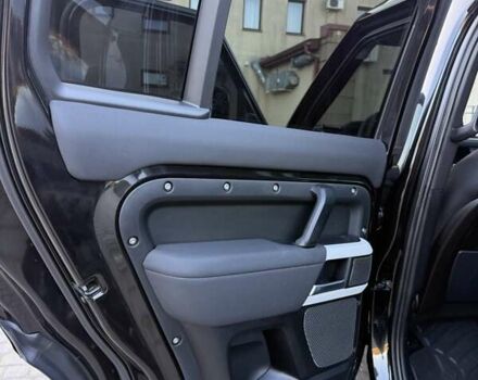 Черный Ленд Ровер Дефендер, объемом двигателя 3 л и пробегом 102 тыс. км за 88500 $, фото 34 на Automoto.ua