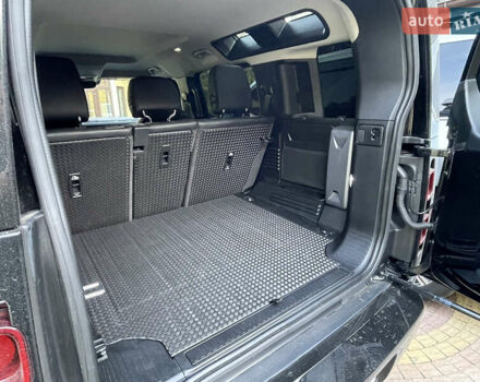 Чорний Ленд Ровер Дефендер, об'ємом двигуна 2 л та пробігом 107 тис. км за 54799 $, фото 63 на Automoto.ua