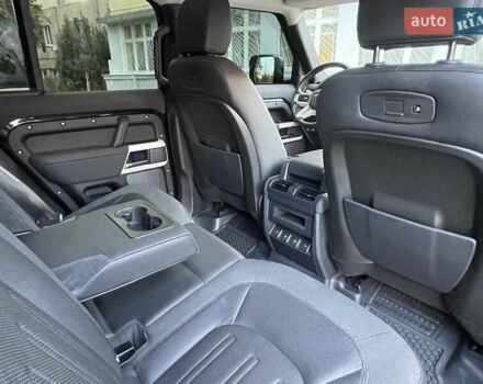 Чорний Ленд Ровер Дефендер, об'ємом двигуна 2 л та пробігом 107 тис. км за 54799 $, фото 52 на Automoto.ua