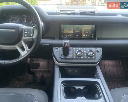 Чорний Ленд Ровер Дефендер, об'ємом двигуна 2 л та пробігом 107 тис. км за 54799 $, фото 33 на Automoto.ua