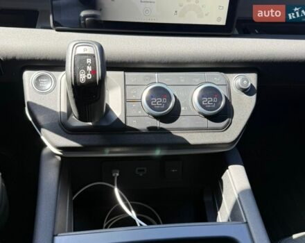 Чорний Ленд Ровер Дефендер, об'ємом двигуна 2 л та пробігом 92 тис. км за 54500 $, фото 37 на Automoto.ua