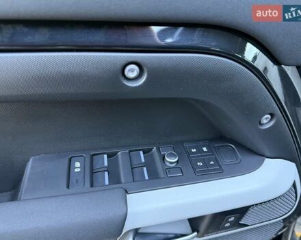 Черный Ленд Ровер Дефендер, объемом двигателя 3 л и пробегом 102 тыс. км за 88500 $, фото 30 на Automoto.ua