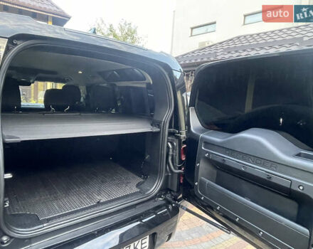 Чорний Ленд Ровер Дефендер, об'ємом двигуна 2 л та пробігом 107 тис. км за 54799 $, фото 22 на Automoto.ua