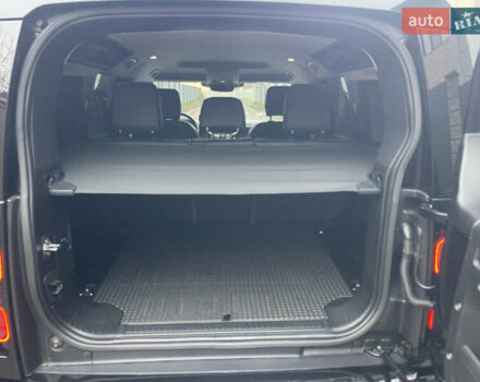 Черный Ленд Ровер Дефендер, объемом двигателя 2 л и пробегом 106 тыс. км за 57000 $, фото 14 на Automoto.ua