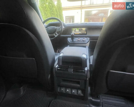 Чорний Ленд Ровер Дефендер, об'ємом двигуна 2 л та пробігом 107 тис. км за 54799 $, фото 50 на Automoto.ua