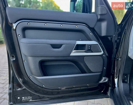 Черный Ленд Ровер Дефендер, объемом двигателя 3 л и пробегом 29 тыс. км за 89500 $, фото 27 на Automoto.ua