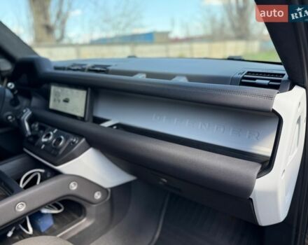 Чорний Ленд Ровер Дефендер, об'ємом двигуна 2 л та пробігом 92 тис. км за 54500 $, фото 39 на Automoto.ua