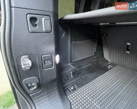 Черный Ленд Ровер Дефендер, объемом двигателя 2 л и пробегом 106 тыс. км за 57000 $, фото 26 на Automoto.ua