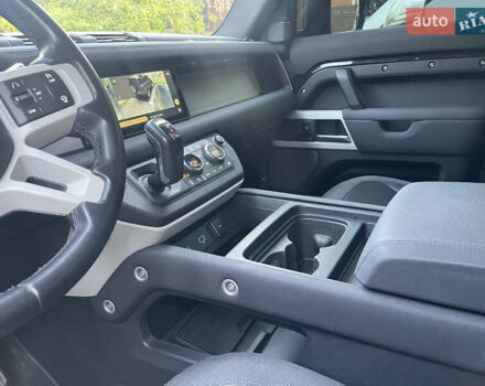 Чорний Ленд Ровер Дефендер, об'ємом двигуна 2 л та пробігом 107 тис. км за 54799 $, фото 31 на Automoto.ua