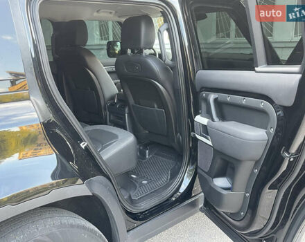 Чорний Ленд Ровер Дефендер, об'ємом двигуна 2 л та пробігом 107 тис. км за 54799 $, фото 55 на Automoto.ua