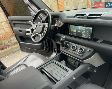 Черный Ленд Ровер Дефендер, объемом двигателя 2 л и пробегом 106 тыс. км за 57000 $, фото 7 на Automoto.ua