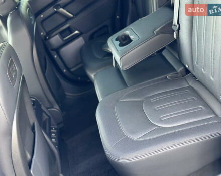 Чорний Ленд Ровер Дефендер, об'ємом двигуна 3 л та пробігом 89 тис. км за 68000 $, фото 39 на Automoto.ua