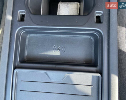 Черный Ленд Ровер Дефендер, объемом двигателя 2 л и пробегом 112 тыс. км за 56000 $, фото 13 на Automoto.ua