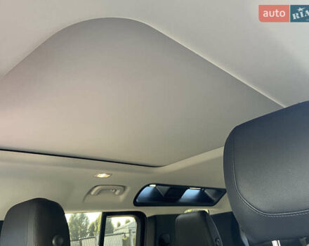 Черный Ленд Ровер Дефендер, объемом двигателя 2 л и пробегом 112 тыс. км за 56000 $, фото 19 на Automoto.ua