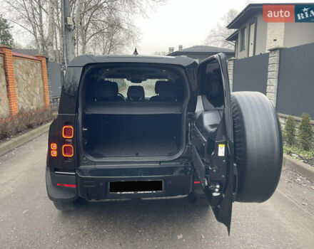 Черный Ленд Ровер Дефендер, объемом двигателя 2 л и пробегом 106 тыс. км за 57000 $, фото 6 на Automoto.ua