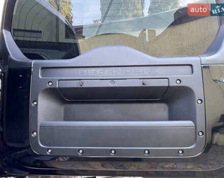 Чорний Ленд Ровер Дефендер, об'ємом двигуна 2 л та пробігом 107 тис. км за 54799 $, фото 60 на Automoto.ua