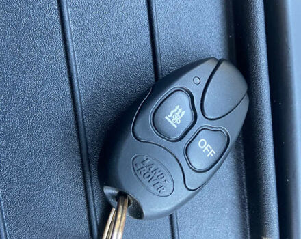 Черный Ленд Ровер Дефендер, объемом двигателя 2 л и пробегом 112 тыс. км за 56000 $, фото 14 на Automoto.ua