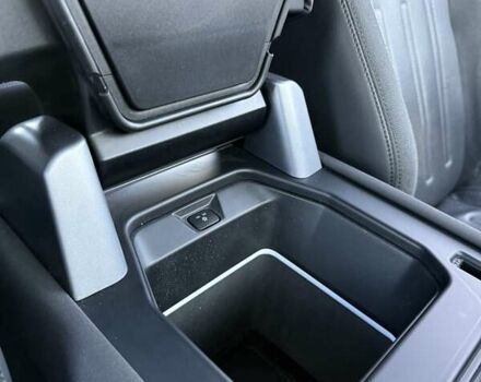 Черный Ленд Ровер Дефендер, объемом двигателя 3 л и пробегом 102 тыс. км за 88500 $, фото 39 на Automoto.ua