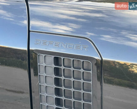 Чорний Ленд Ровер Дефендер, об'ємом двигуна 2 л та пробігом 107 тис. км за 54799 $, фото 9 на Automoto.ua
