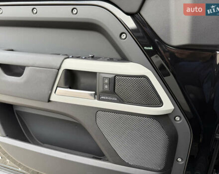 Черный Ленд Ровер Дефендер, объемом двигателя 2 л и пробегом 77 тыс. км за 76000 $, фото 28 на Automoto.ua