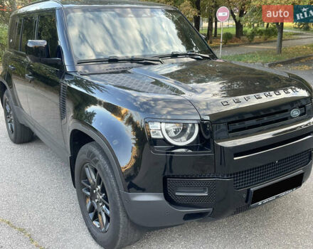Чорний Ленд Ровер Дефендер, об'ємом двигуна 2 л та пробігом 107 тис. км за 54799 $, фото 1 на Automoto.ua