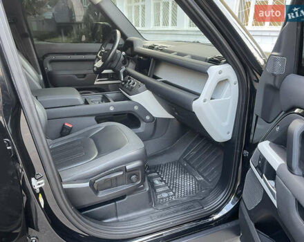 Чорний Ленд Ровер Дефендер, об'ємом двигуна 2 л та пробігом 107 тис. км за 54799 $, фото 47 на Automoto.ua