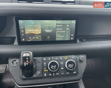 Черный Ленд Ровер Дефендер, объемом двигателя 2 л и пробегом 106 тыс. км за 57000 $, фото 16 на Automoto.ua