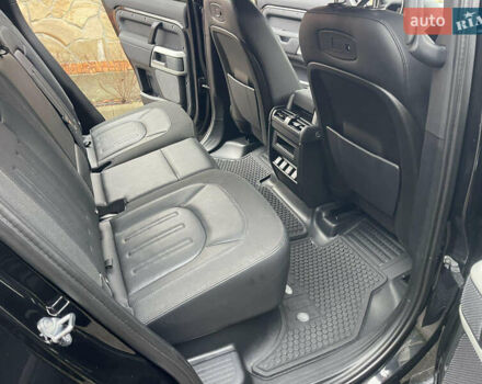 Черный Ленд Ровер Дефендер, объемом двигателя 2 л и пробегом 106 тыс. км за 57000 $, фото 10 на Automoto.ua