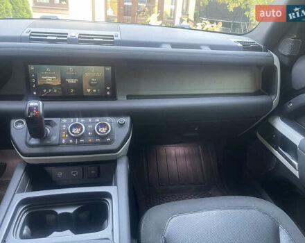 Чорний Ленд Ровер Дефендер, об'ємом двигуна 2 л та пробігом 107 тис. км за 54799 $, фото 37 на Automoto.ua