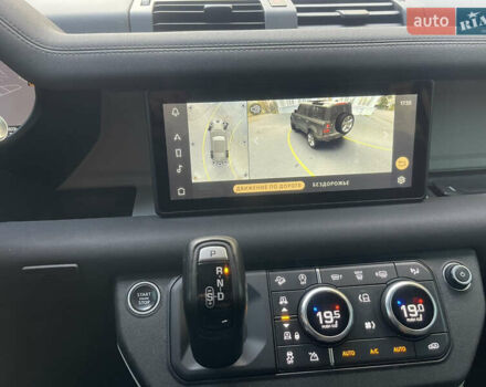 Чорний Ленд Ровер Дефендер, об'ємом двигуна 2 л та пробігом 107 тис. км за 54799 $, фото 39 на Automoto.ua