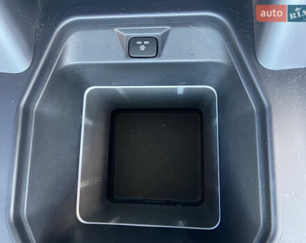 Черный Ленд Ровер Дефендер, объемом двигателя 2 л и пробегом 112 тыс. км за 56000 $, фото 12 на Automoto.ua