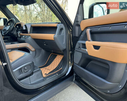 Чорний Ленд Ровер Дефендер, об'ємом двигуна 3 л та пробігом 72 тис. км за 83500 $, фото 34 на Automoto.ua